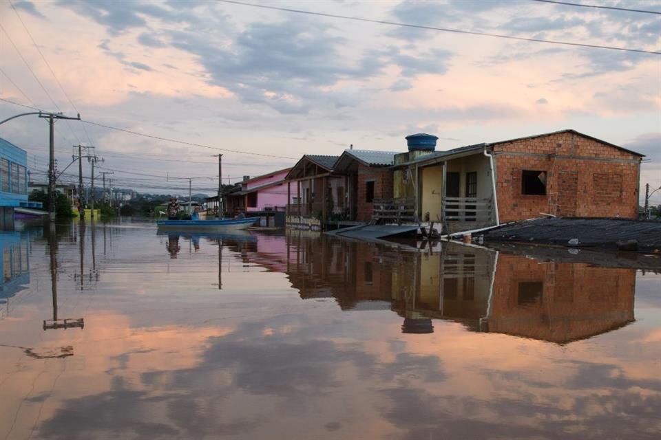 Una calle inundada, en Novo Hamburgo, Río Grande do Sul, Brasil.