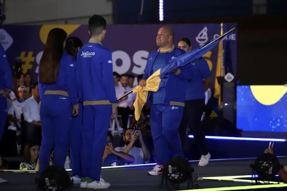 El Gobernador Enrique Alfaro, durante el abanderamiento de la Selección Jalisco que competirá en los Nacionales Conade.