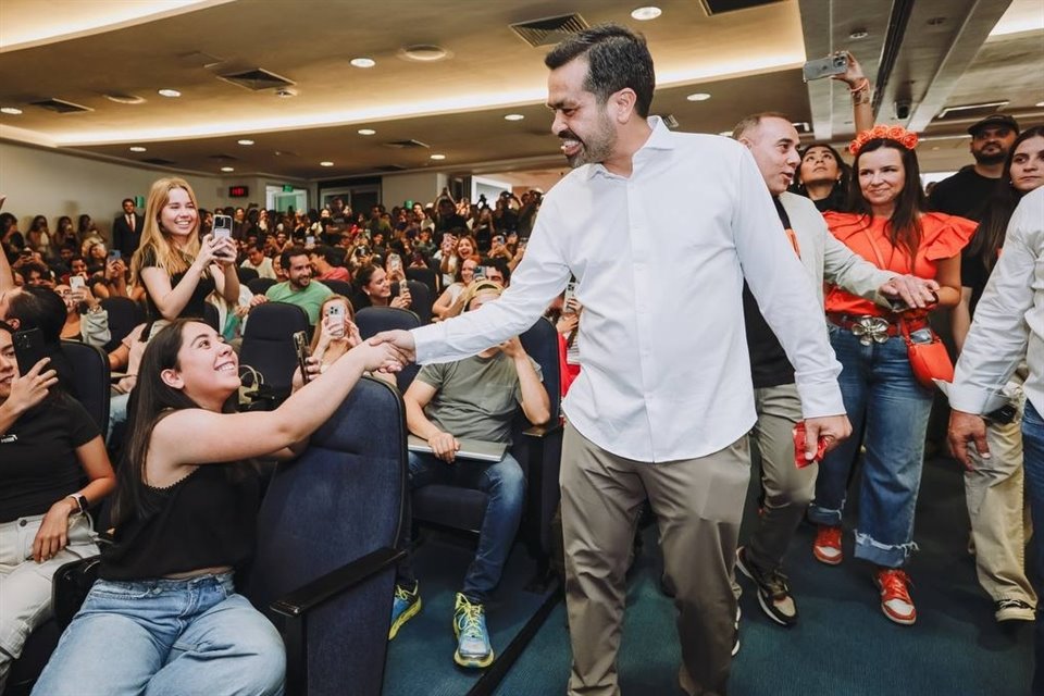 Máynez estuvo en la Universidad Panamericana.