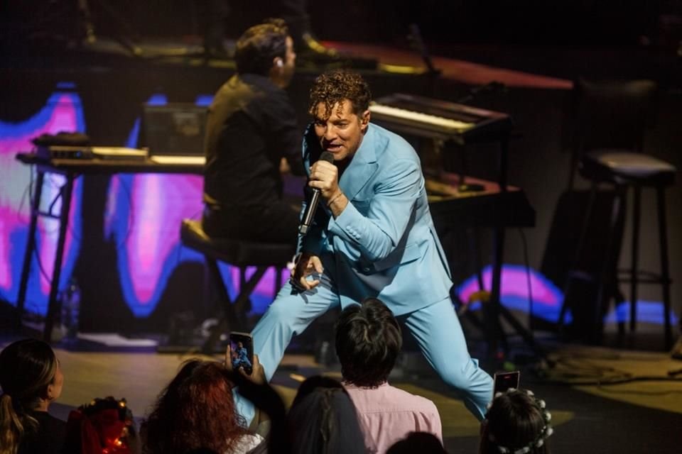 Tras nueve años de su última visita a Guadalajara, David Bisbal regresó para celebrar con los tapatíos dos décadas de trayectoria musical.