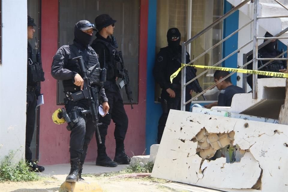 Un hombre fue atacado a balazos cuando estaba en un departamento de la Colonia Valle de Tejeda, en Tlajomulco; lo reportaron grave.
