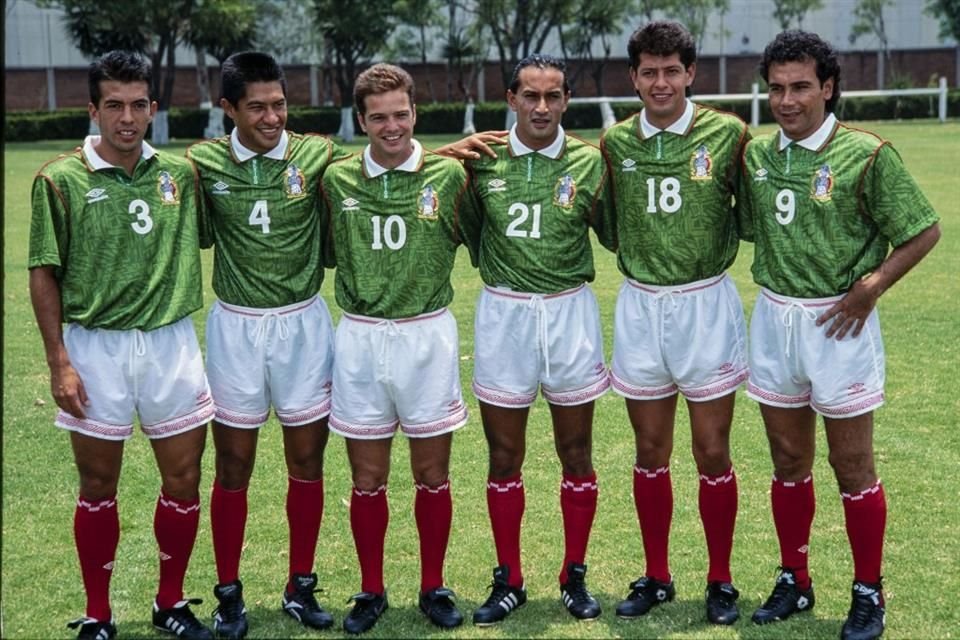 José Luis Salgado  (18) fue parte del Tri mundialista en 1994, junto a Ramírez Perales (3), Nacho Ambriz (4), Luis García (10), Raúl Gutiérrez (21) y Hugo Sánchez (9).