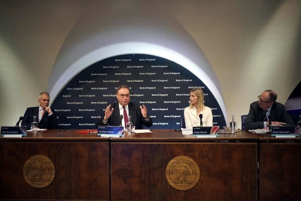 El Comité de Política Monetaria (CPM) del Banco de Inglaterra votó este jueves por 7 a 2 a favor de mantener las tasas en el 5.25 por ciento.
