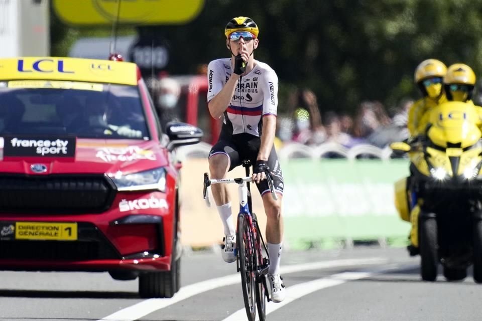 Matej Mohoric tuvo su escapada final del pelotón a 25 kilómetros de la meta.