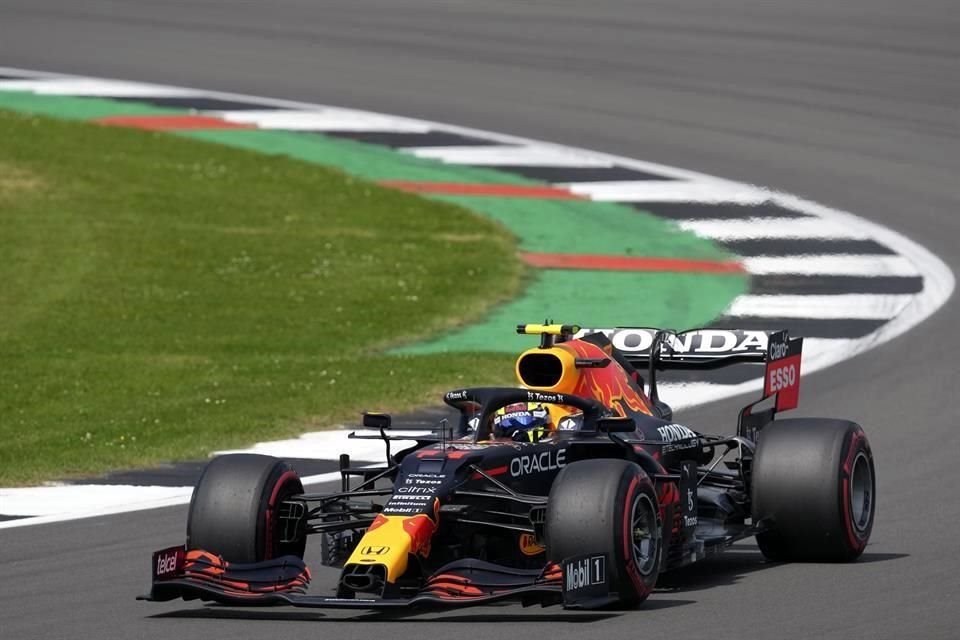 Checo buscará lucir en la primera carrera sprint.