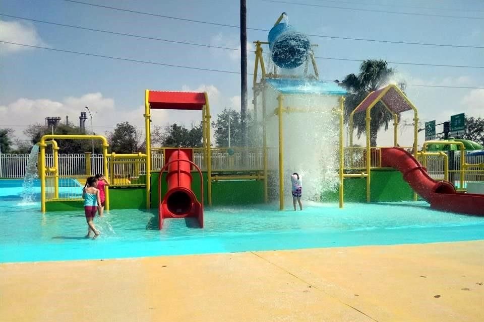 El Parque España abre sus albercas tras 16 meses de haber permanecido cerrado.