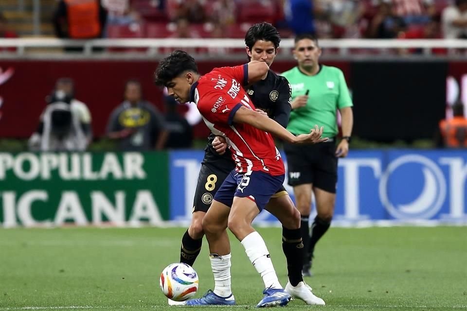Érick Gutiérrez durante el partido de ayer ante Toluca.