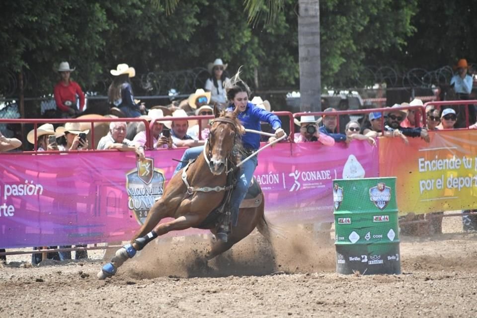 Noelia Ibarra logró el metal áureo con El General en el Lienzo Charro Santa María, en Tlajomulco.