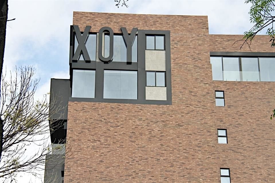 Yox Holding: con órdenes de aprehensión pendientes de cumplimentar.