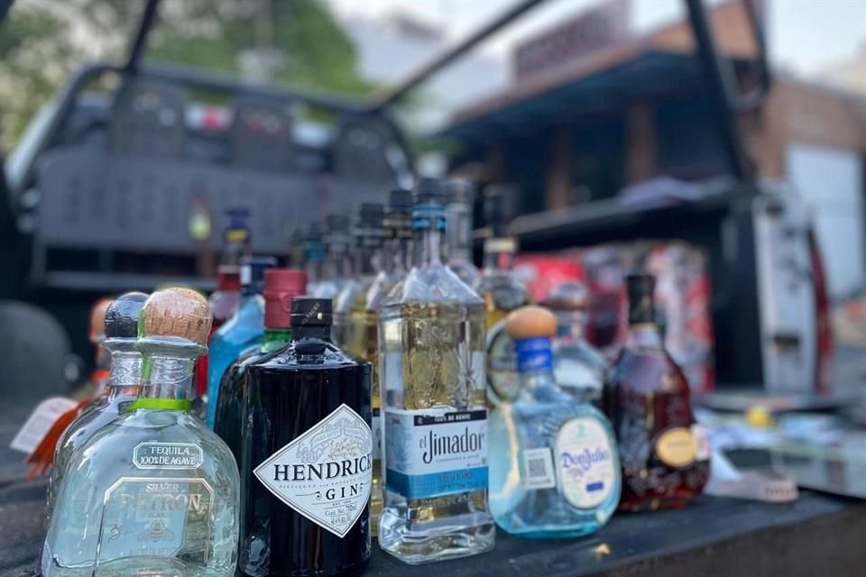 El detenido pretendía robar botellas de tequila, whisky, teléfonos y hasta una caja de herramientas de un restaurante de la Colonia Americana.