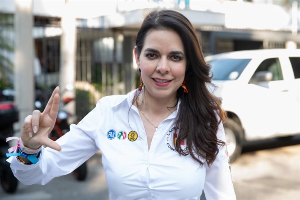 En la Universidad Enrique Díaz de León, Laura Haro comunicó propuestas en temas de seguridad, abasto de agua, emprendimiento y desarrollo.