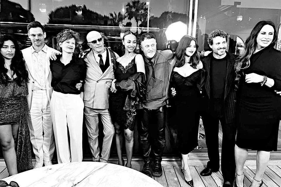 Adriana estuvo en Cannes ayer con parte del elenco de 'Emilia Perez'.