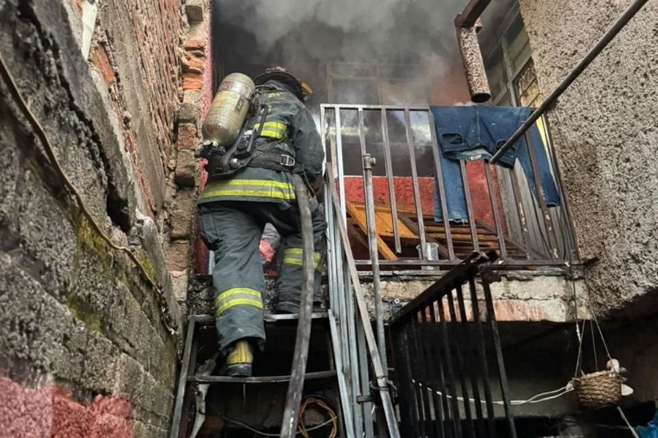 Cuando los bomberos sofocaron las llamas e hicieron una inspección del inmueble fue que lograron localizar el cadáver.