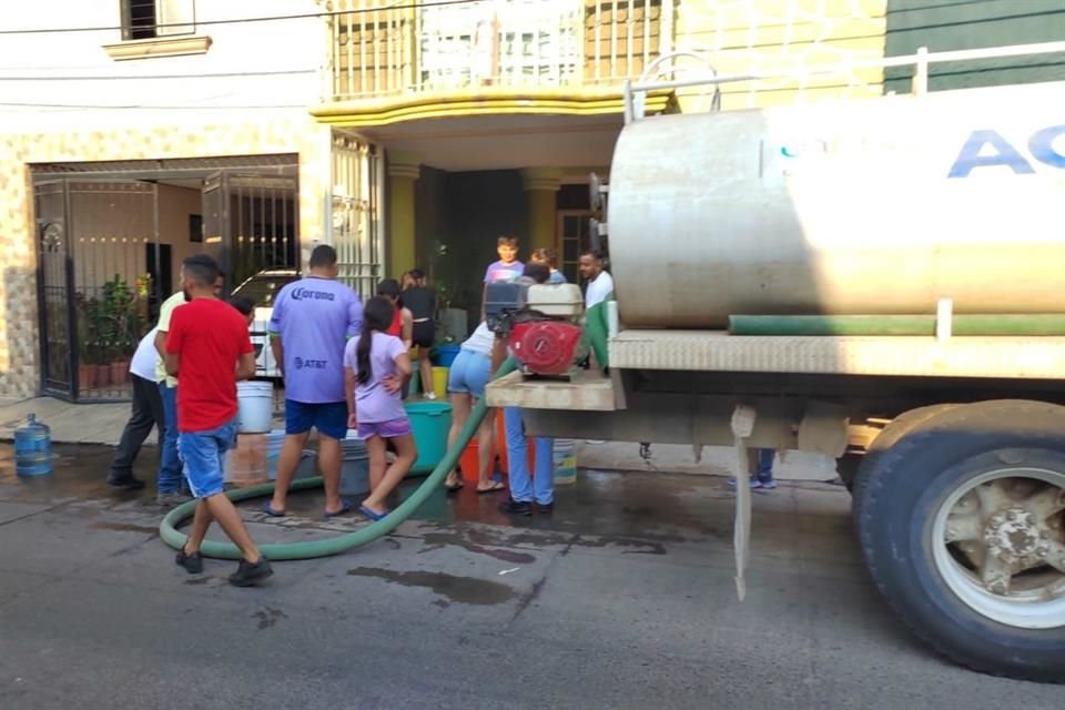 Aunque el desabasto de agua potable habría sido resuelto la semana pasada, el problema persiste en más de diez colonias en el AMG.