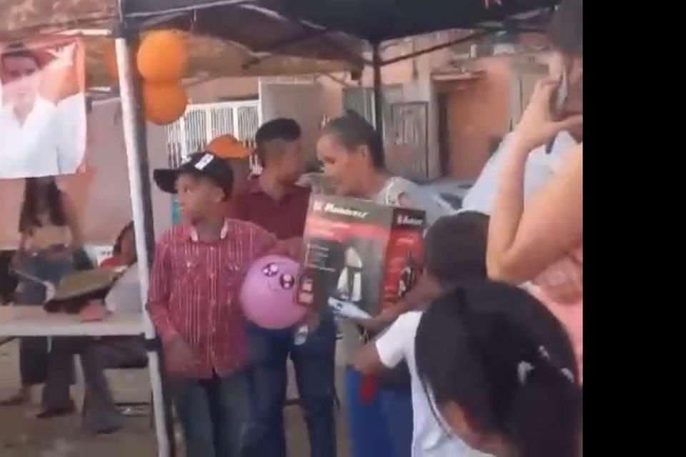 El equipo del morenista Sergio Chávez aqueja una violación de la Ley general en materia de Delitos Electorales, por parte de Paco Arana, candidato de MC.