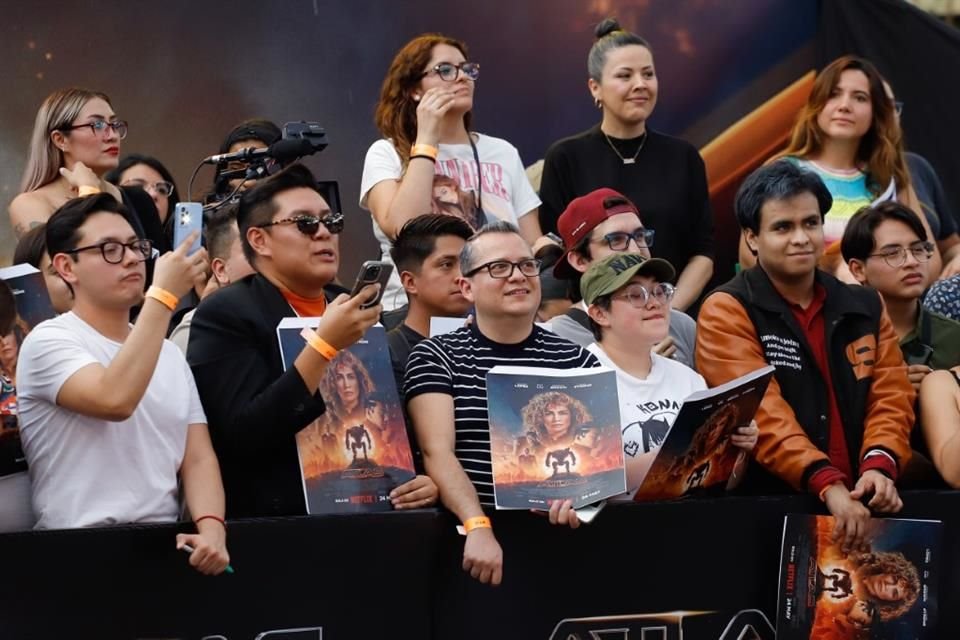 Fans de Jennifer Lopez esperan con ansias a la actriz y cantante.