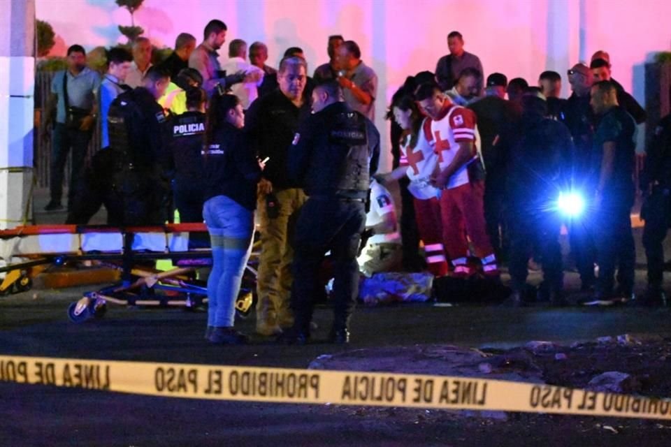 Un sujeto fue abatido y otro más resultó herido tras un intercambio de balazos con policías de GDL que frustraron un robo en Arcos Vallarta.
