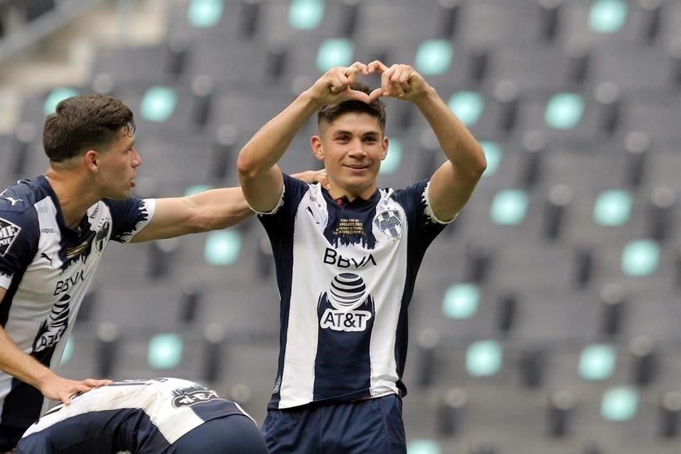 Alfonso Alvarado ya ha visto acción en el primer equipo, pero ahora ya está fijo en la plantilla.