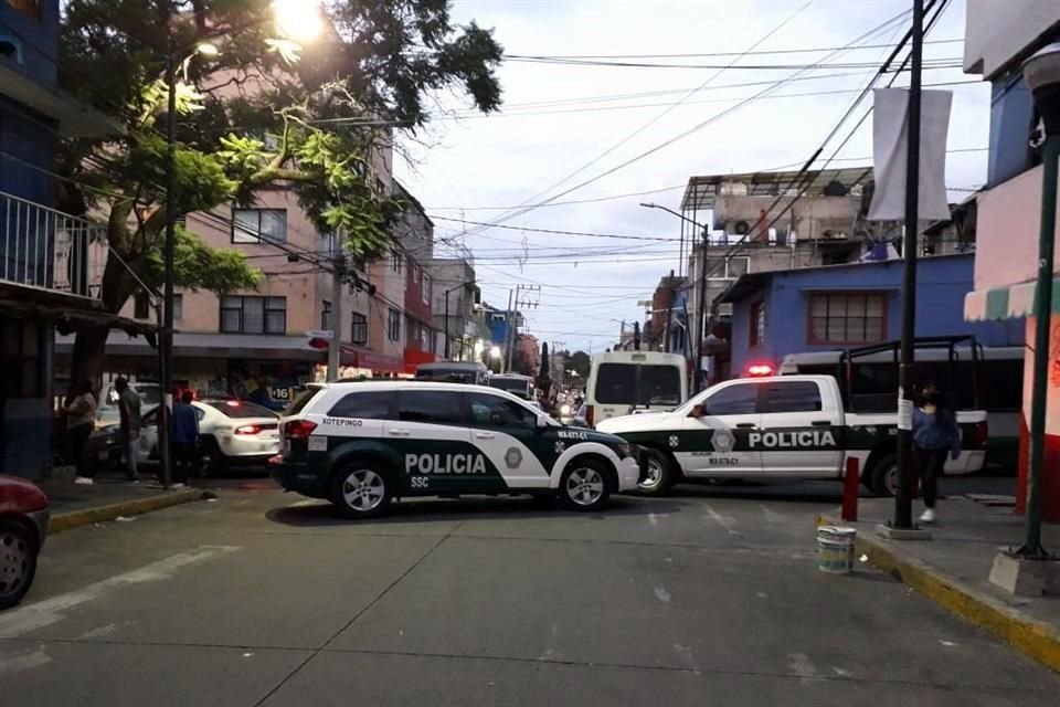 Al momento, los agentes esperan la presencia de Servicios Periciales para el levantamiento del cadáver.