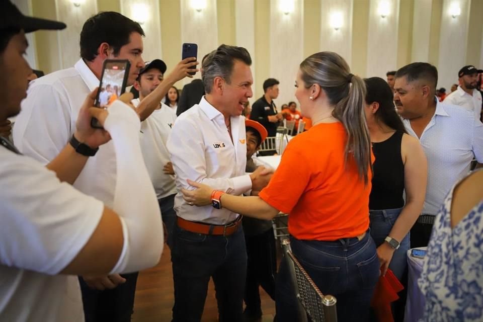 Lemus también estuvo presente en Encarnación de Díaz, donde prometió un hospital.