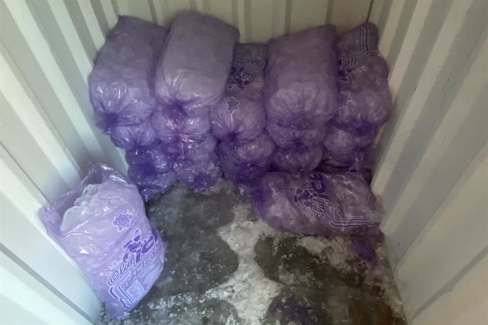 En establecimientos de El Fortín señalaron que tardaron mucho en abastecer el hielo y que ya casi no tienen por la alta de demanda del producto.