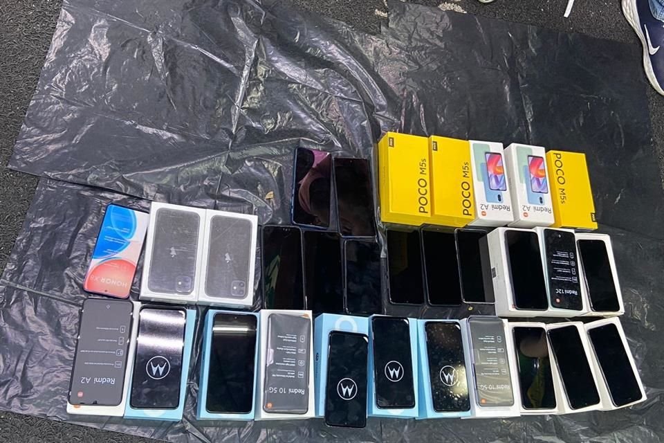 Omar Efraín sacó un arma de fuego para amenazar a la encargada de un puesto de celulares y le exigió 18 aparatos, con los cuales huyó.