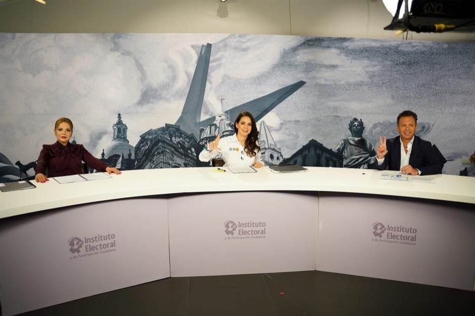 Cuarto y último debate por Gubernatura de Jalisco con Claudia Delgadillo, Laura Haro y Pablo Lemus (izq. a derecha).