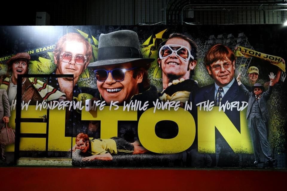 Elton John tiene Grammys, Globos de Oro y hasta un Oscar, pero nada como una época dorada como Presidente de su club favorito: El Watford.