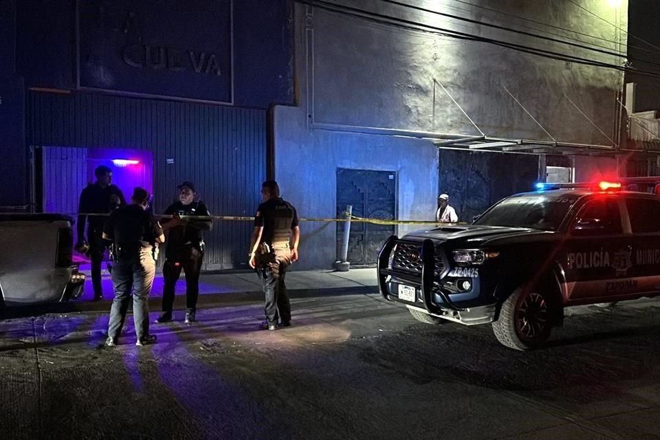 Una mujer fue asesinada afuera de un bar, en la Colonia Mariano Otero.