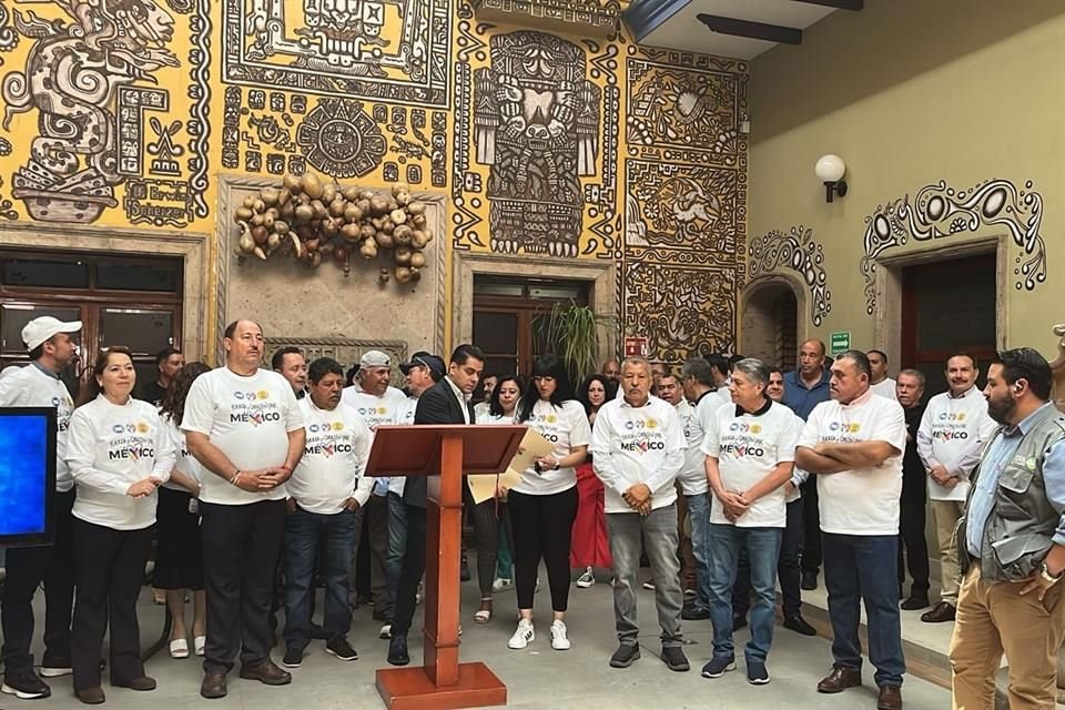 El líder sindical del Congreso de Jalisco, César Íñiguez, en calidad de militante del PAN acusó a panistas de apoyar campaña del morenista José María Martínez.