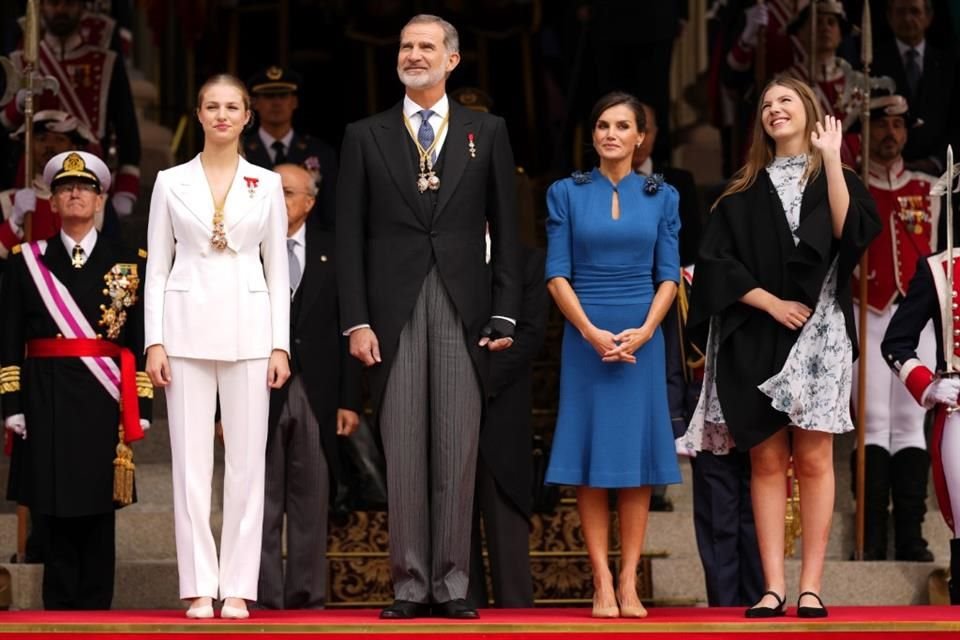 La Reina Letizia no sería la madre biológica de la Princesa Leonor y la Infanta Sofía, según Peñafiel.