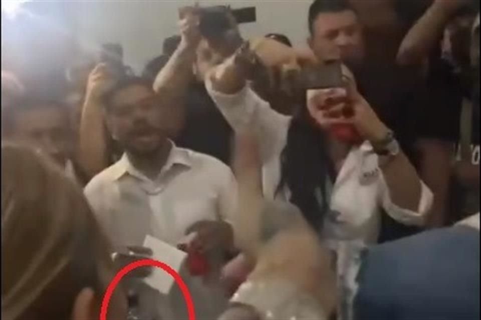 Claudia Delgadillo y su equipo armaron una fiesta privada con Santa Fe Klan y alcohol al interior del Museo Cabañas, el 29 de mayo.