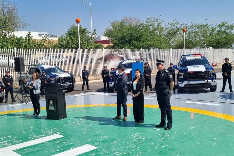 Tras meses de prueba, la Comisaría de Zapopan presentó oficialmente a dos perros robot, que se encargarán de cuatro diversas labores.