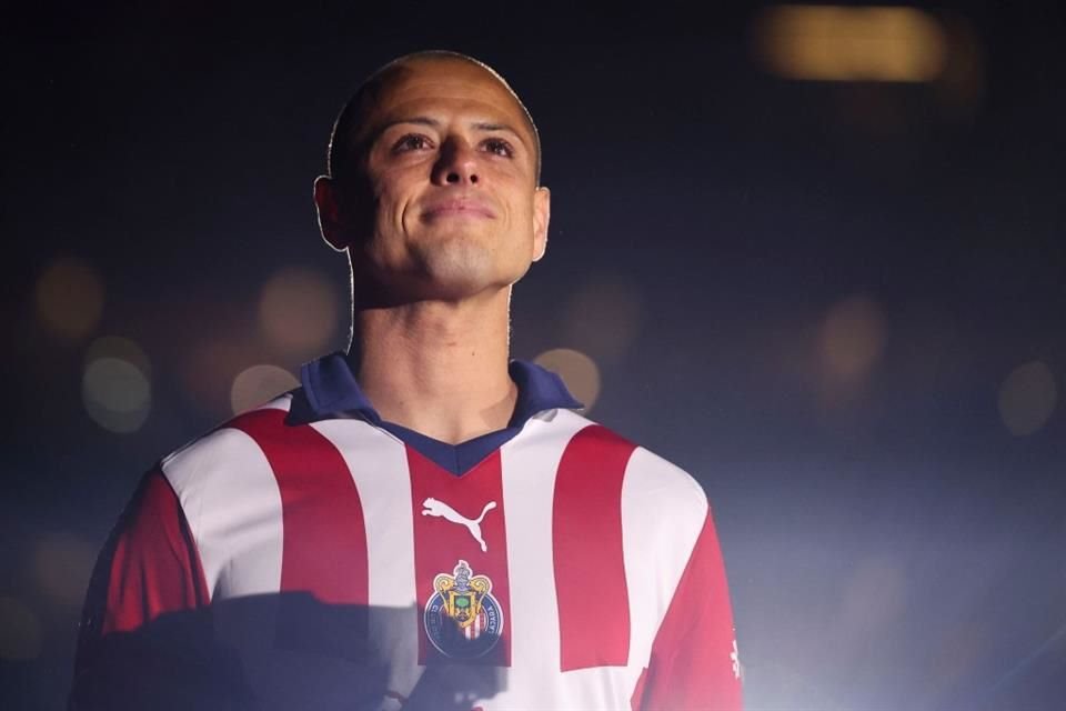 'Chicharito' Hernández destacó el aporte que tuvo Fernando Hierro en las Chivas, tras anunciarse la renuncia del ex director deportivo.