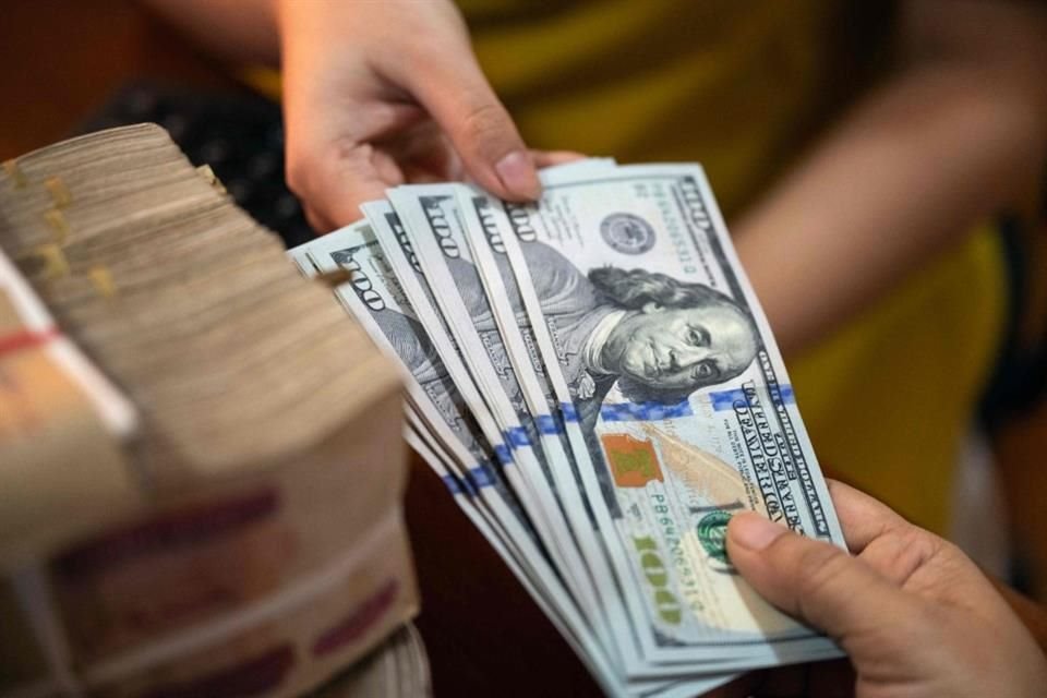 El tipo de cambio cerró el jueves en 19.53 pesos por dólar.