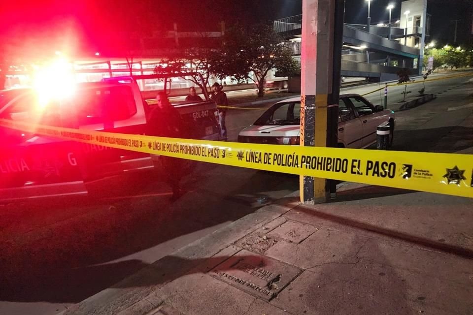 Fue asesinado a balazos un hombre que estaba en una convivencia en la Colonia Lomas de Río Verde, de Guadalajara, durante la madrugada.