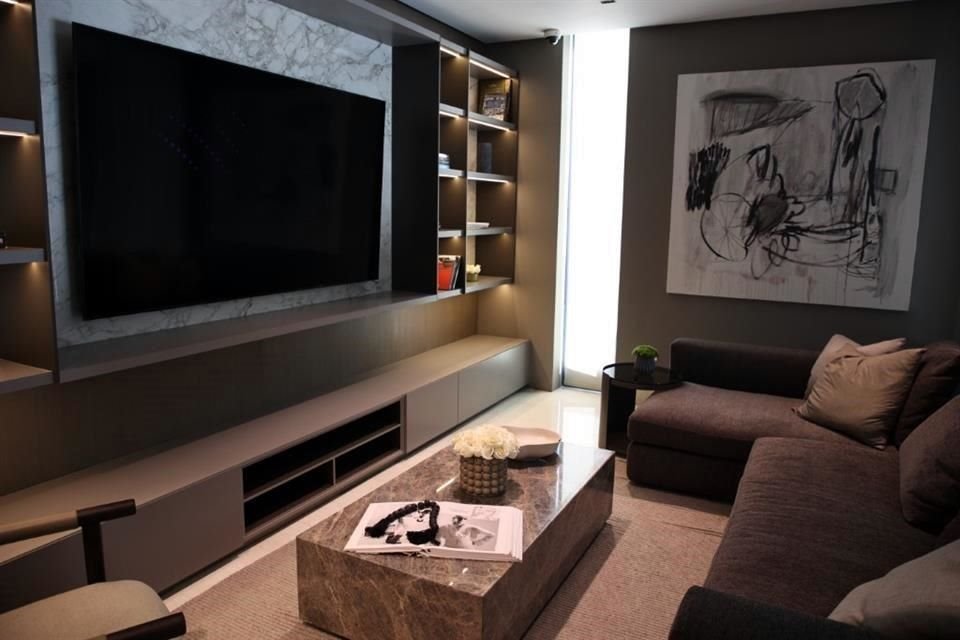 Antes de adquirir una pantalla, es ideal que te sitúes a una distancia y un ángulo recomendados según las dimensiones del aparato.