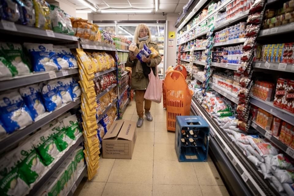 En diciembre, la inflación mensual de Argentina fue de 2.7 por ciento.