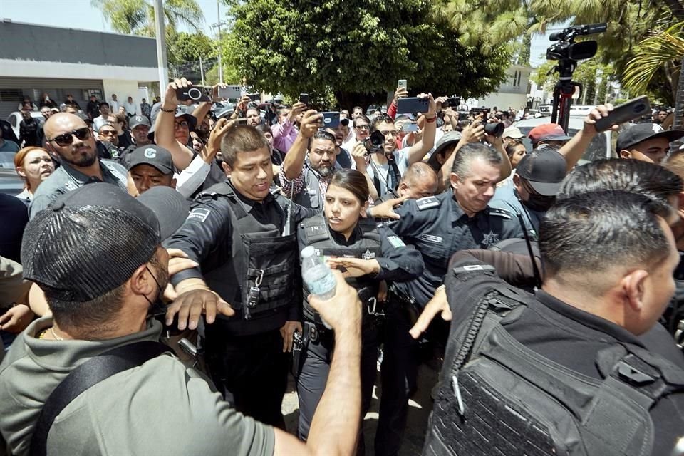 Disturbios en el Consejo Distrital 10, durante el conteo de votos.