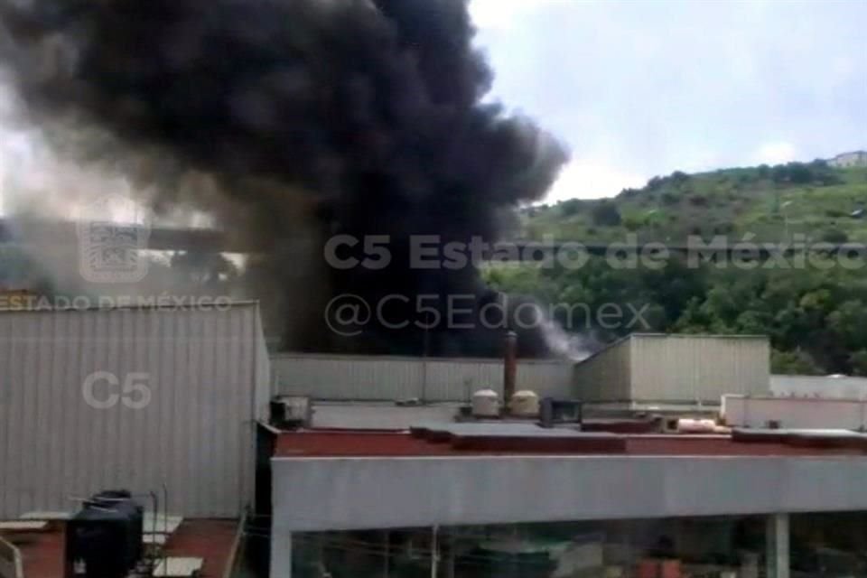 Hacia las 17:30 horas personal de Protección Civil informó que el incendio estaría controlado un 70 por ciento.  