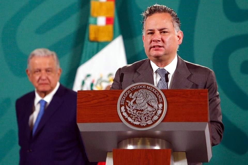 Santiago Nieto, titular de la UIF de Hacienda, en conferencia matutina con el Presidente.