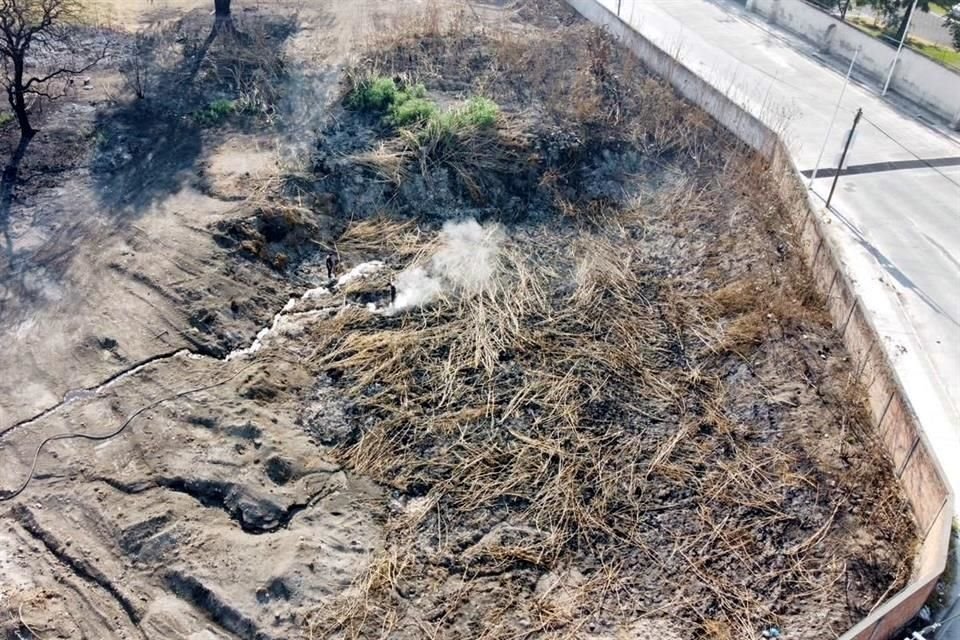 El pozo de desechos emite un humo blanco que produce picazón y dolor de cabeza.