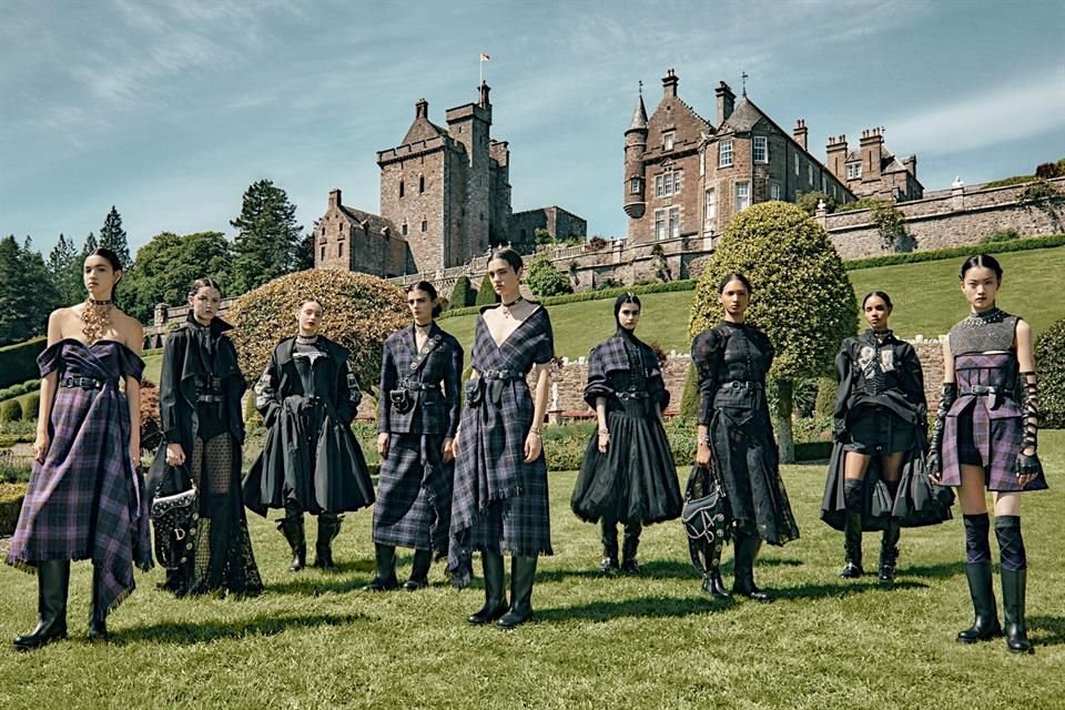 La colección Crucero de esta famosa casa se presenta en un castillo en Escocia.