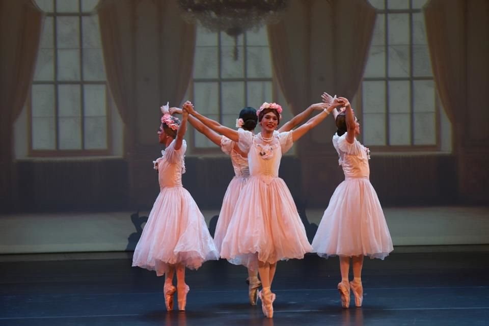 'Men in Pink Tights', una muestra de ballet única, con piezas clásicas, pero todas interpretadas por hombres, cautivó a los tapatíos.