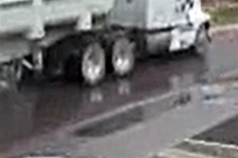 Bebé y padre murieron tras derrapar la motocicleta en que viajaban, debido a un encharcamiento; la madre se encuentra grave.