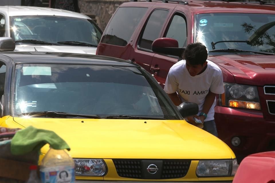 Para la sustitución de taxis viejos, el Gobierno tiene una bolsa de 20 millones de pesos y la entrega del apoyo será conforme la recepción de solicitudes.