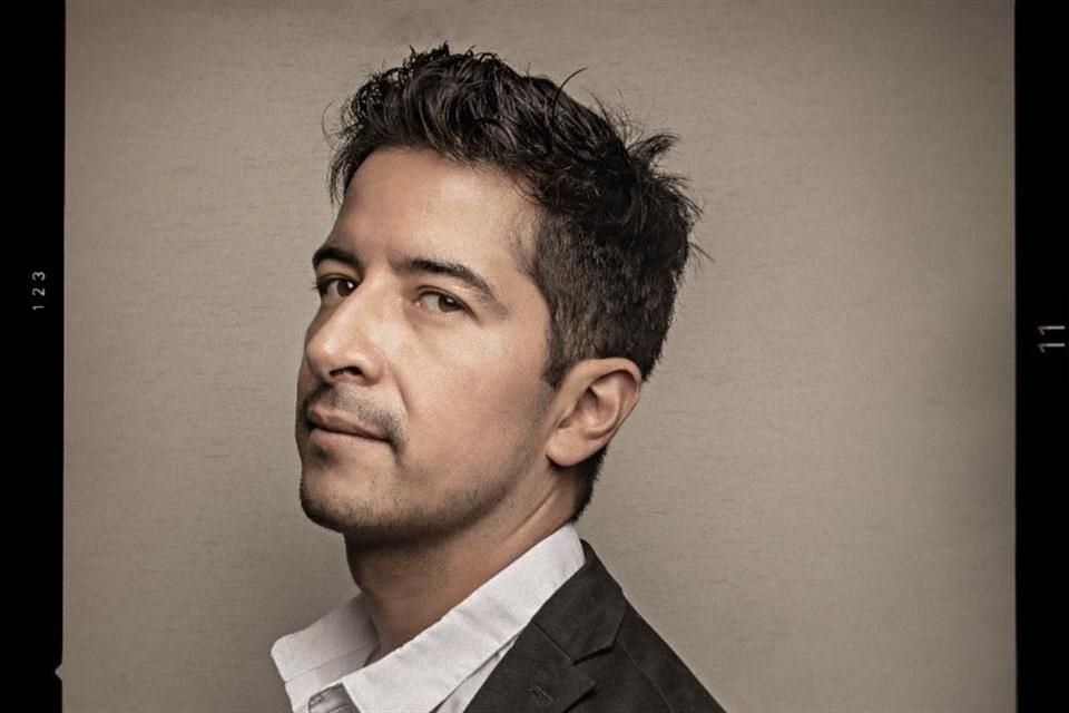 El cineasta mexicanoPierre Saint Martin Castellanos estudió Comunicación Social y Cine en la Escuela Nacional de Artes Cinematográficas (CUEC-UNAM).