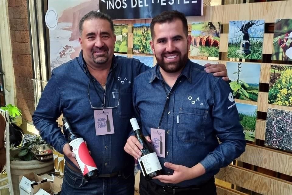 Tony y Gerardo Viramontes, dueño y enólogo, respectivamente, de Vinos del Oeste.