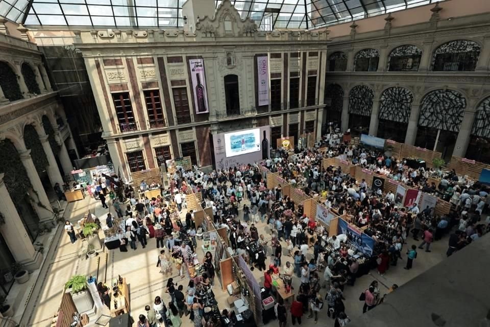 Los amantes de la vid se reunieron durante dos días en las instalaciones de Reforma para celebrar la 8va edición del evento enológico Zona Vino.