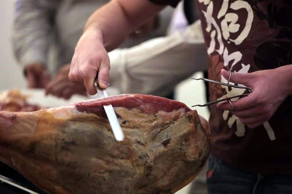 Una de las experiencias más exitosas fue una class para aprender la técnica de corte a mano 5J de Jamón Serrano.